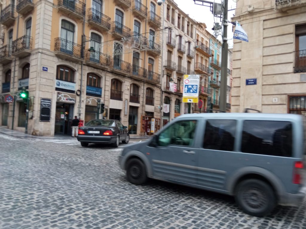 mala señalización zona peatonal alcoy